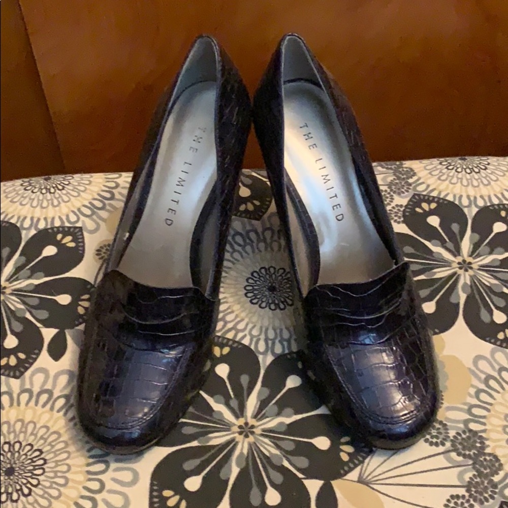 Navy blue heals